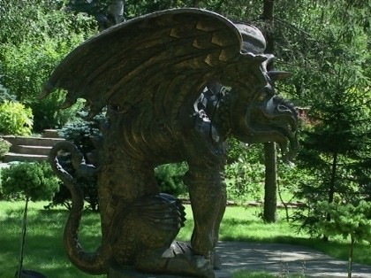 Парковая скульптура. Химера 6